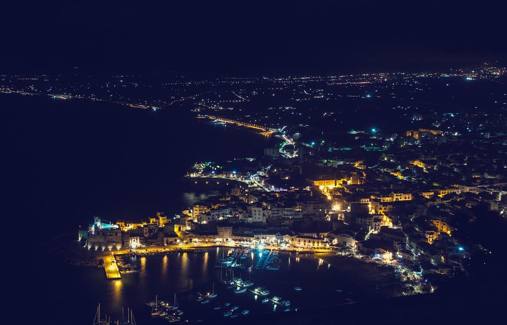 Bed & Breakfast Tiziana カステッランマーレ・デル・ゴルフォ エクステリア 写真